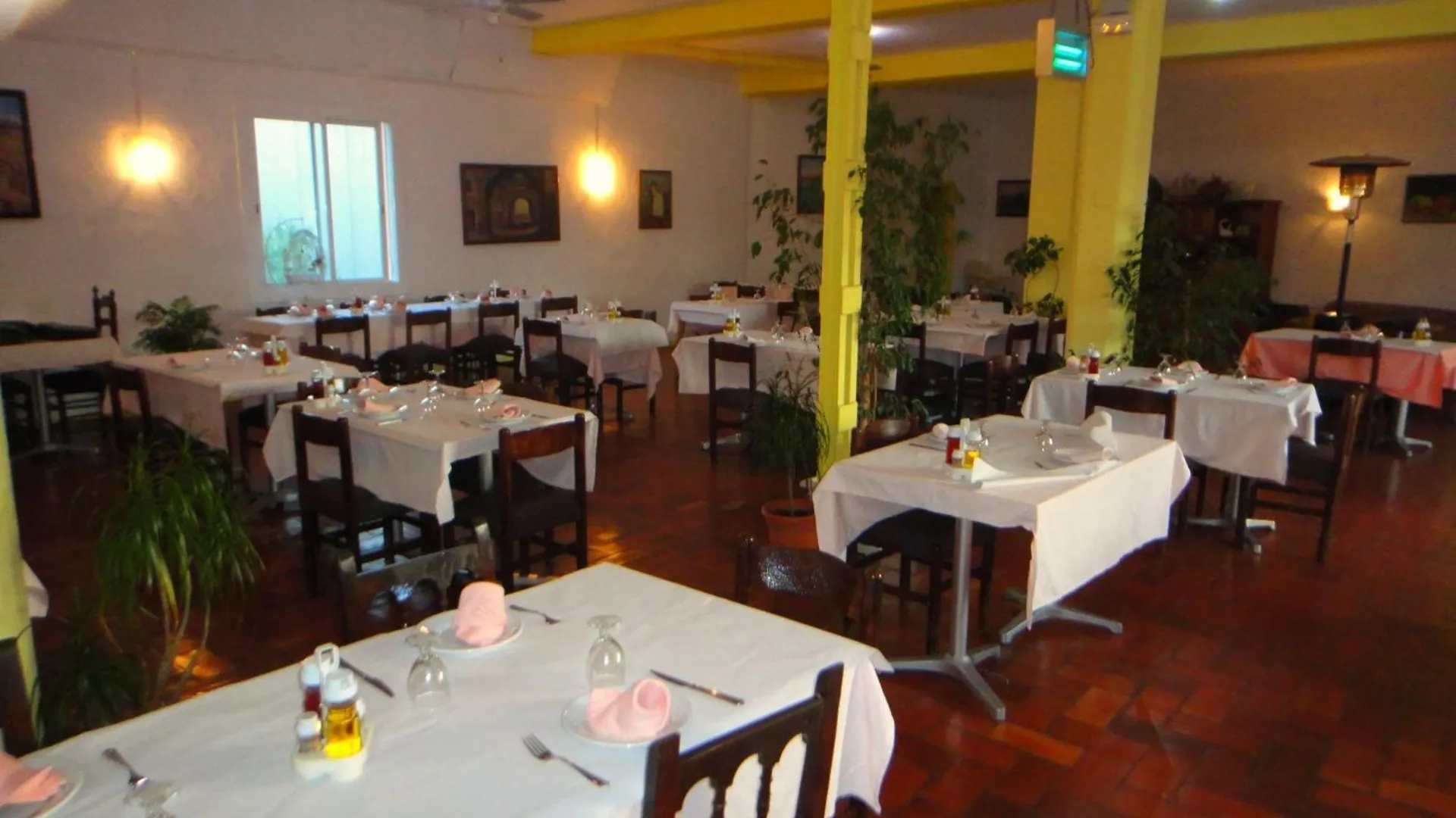 Hotel Pensio Restaurant Llança